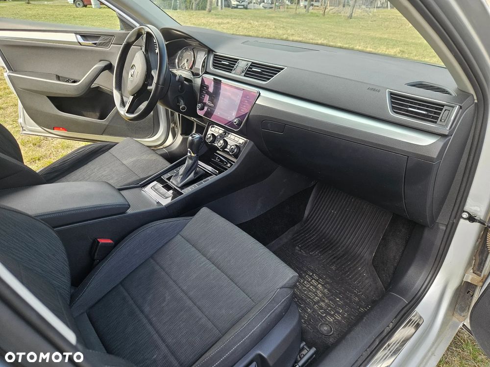 Skoda Superb 2.0 TDI SCR Ambition DSG - 17
