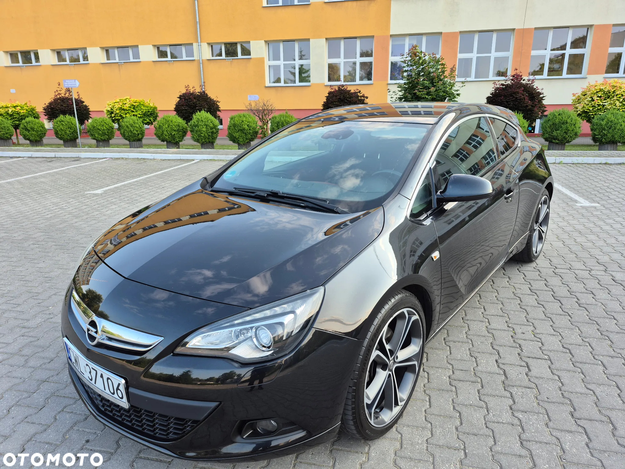 Opel Astra IV GTC 1.6 T Sport - 17