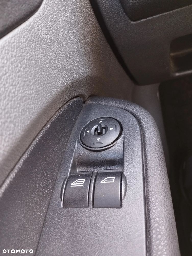 Ford Focus 1.6 16V Fun X - 15