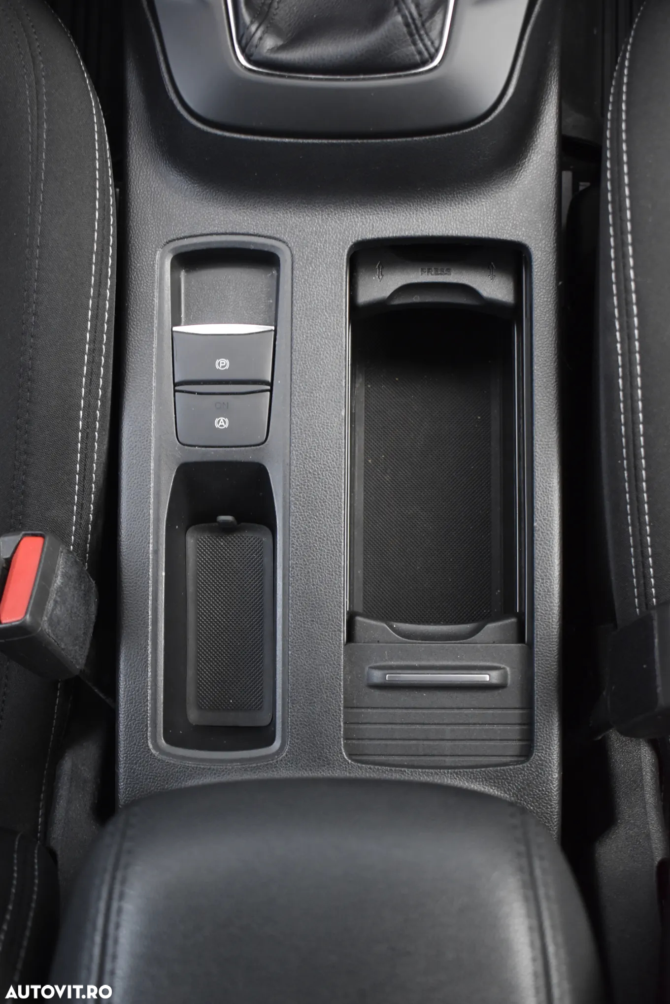 Ford Focus 1.0 EcoBoost MHEV Titanium - 32