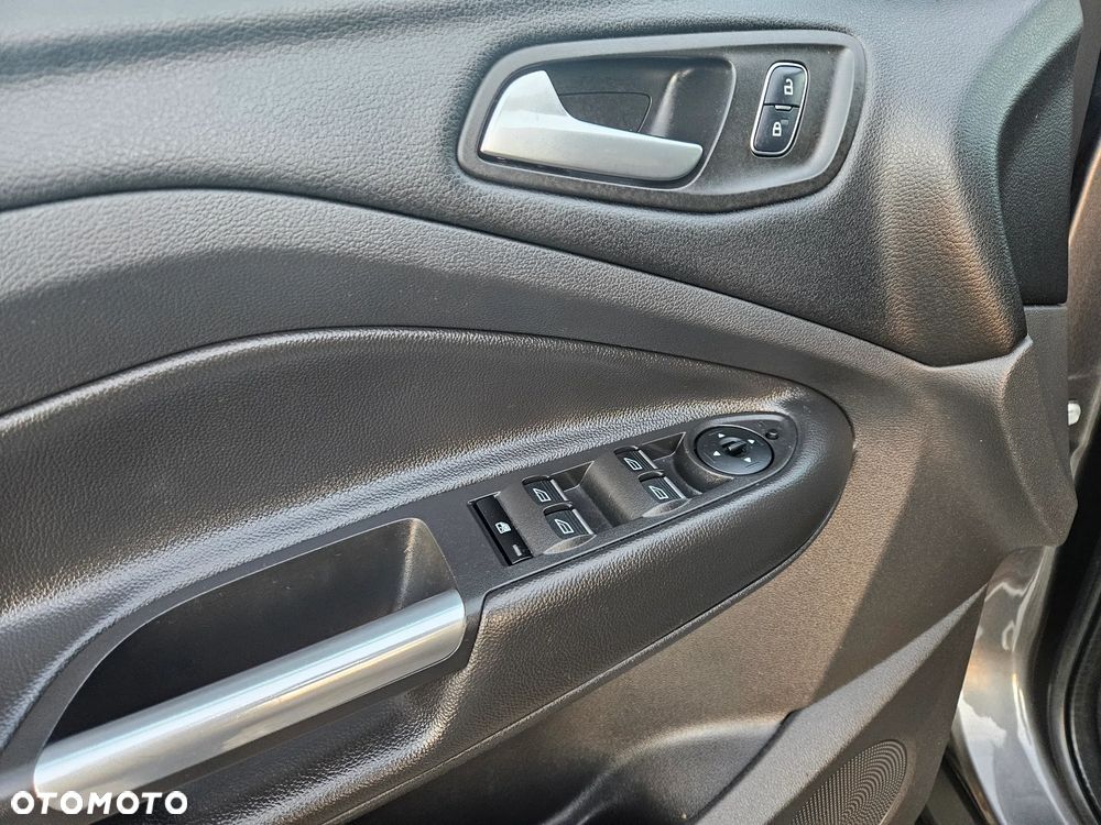 Ford Kuga 1.5 EcoBoost 2x4 Titanium - 31