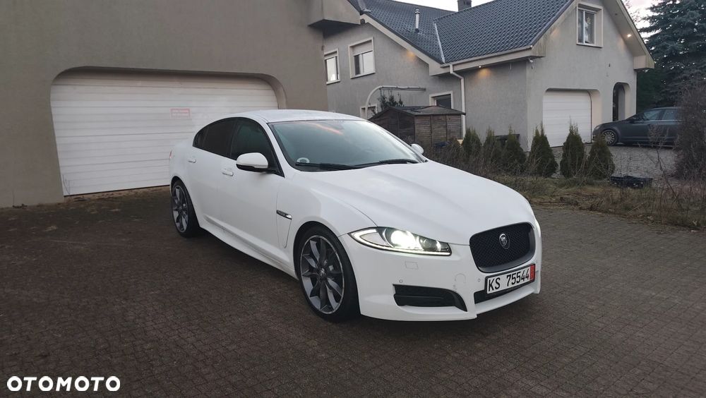 Jaguar XF 3.0 V6 D R-Sport - 38