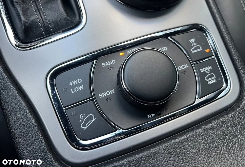 Jeep Grand Cherokee - 17