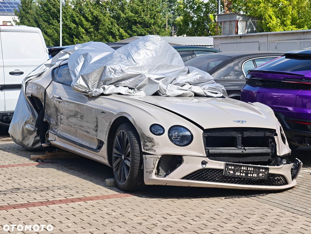 Bentley Continental GT - 11