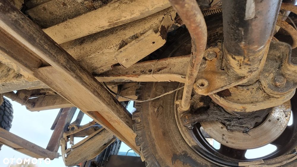 Land Rover Defender - 35