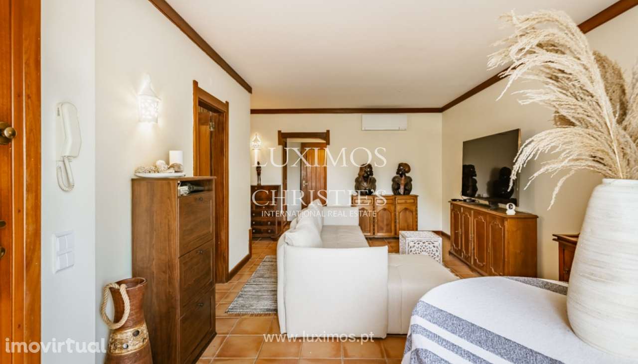 Moradia V2 com terraço e vista mar para venda em Lagoa, Algarve - Grande imagem: 2/32