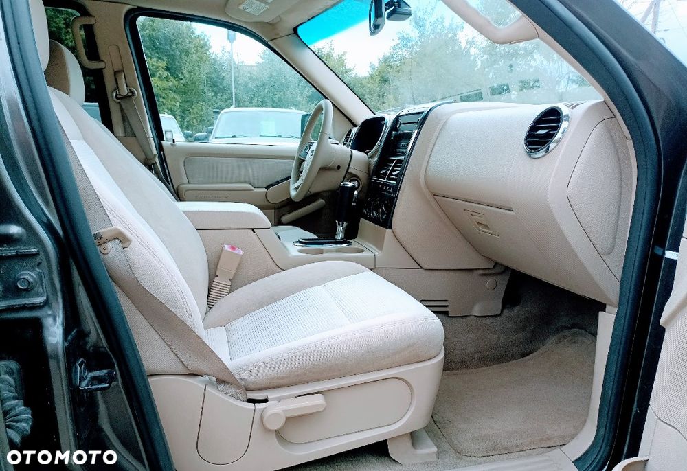 Ford Explorer 4.0 4WD - 23
