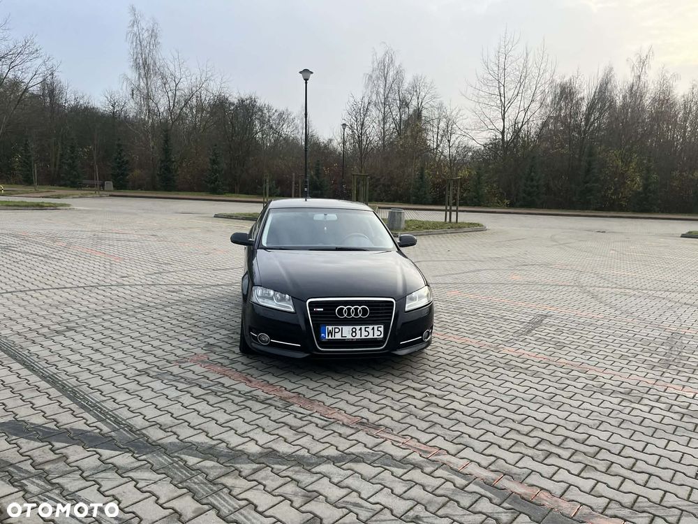 Audi A3 Sportback 1.6 TDI S line Sportpaket - 4
