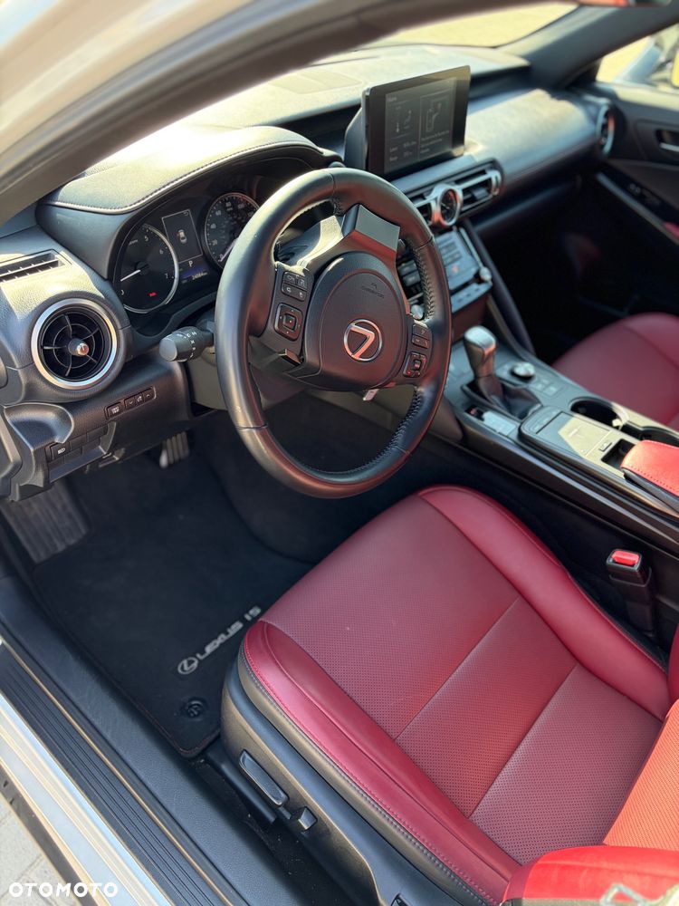 Lexus IS - 15
