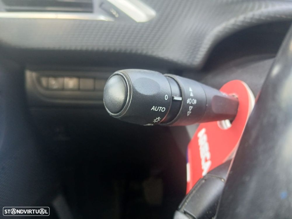 Peugeot 2008 1.2 PureTech Allure - 27