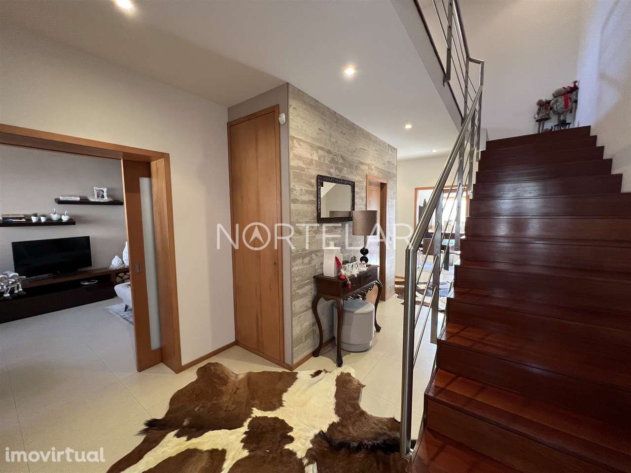 Moradia T3 com jardim e 3 frentes em Famalicão - Grande imagem: 2/45