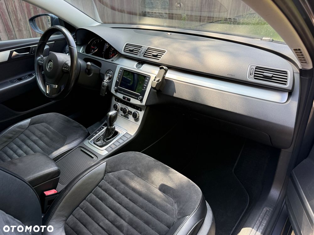 Volkswagen Passat 2.0 TDI DSG BlueMotion Technology R-Line - 18