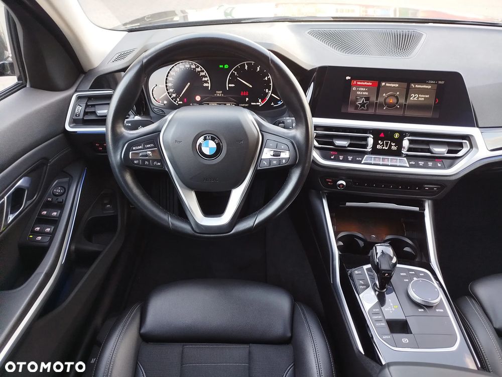 BMW Seria 3 318d Sport Line - 9