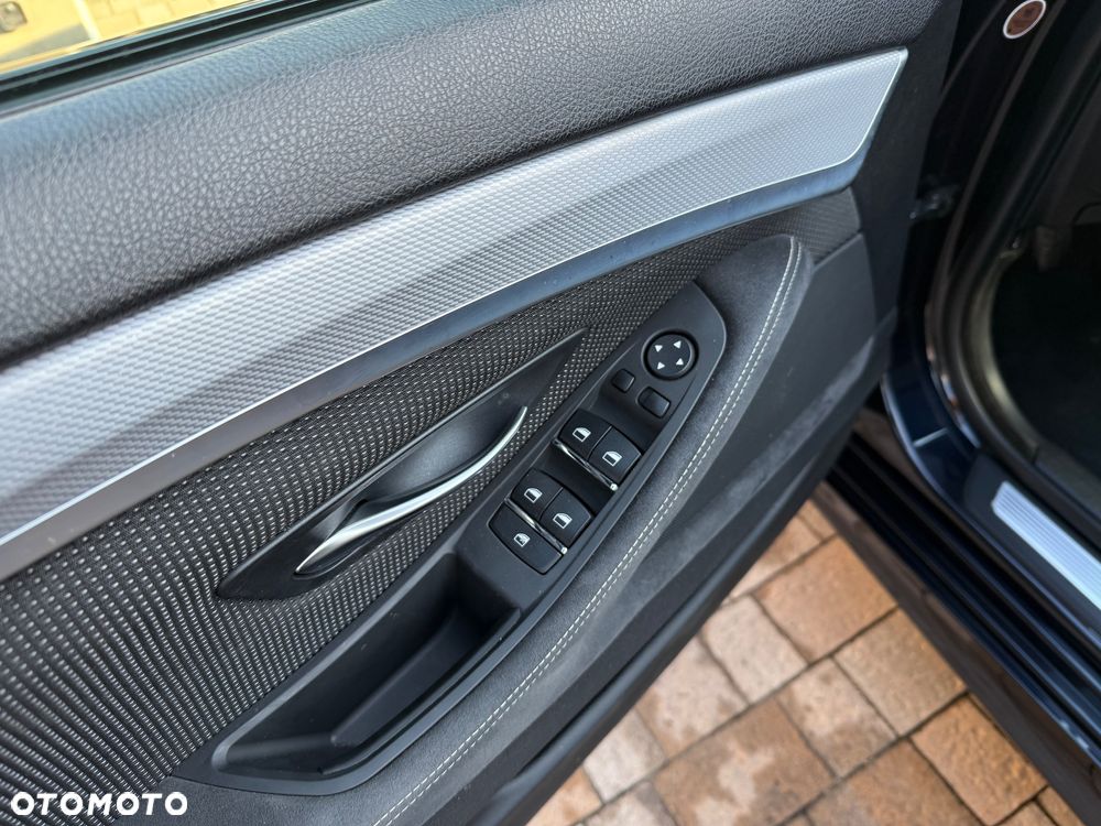 BMW Seria 5 525d - 13