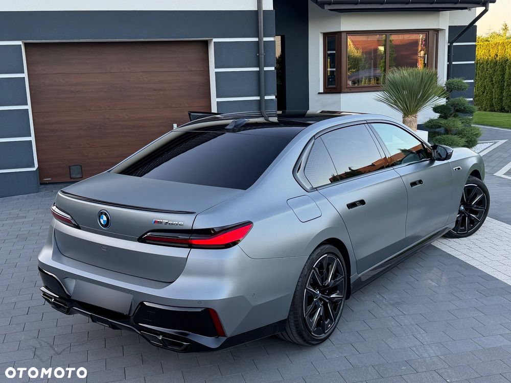 BMW Seria 7 M760e PHEV xDrive Individual Edition sport - 4