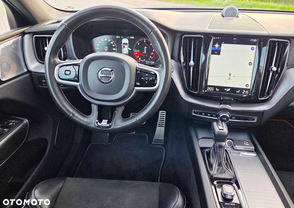 Volvo XC 60 D5 AWD Geartronic RDesign - 36