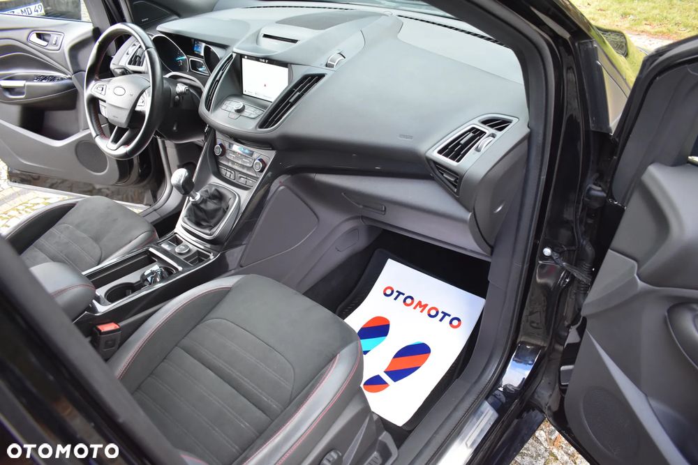 Ford Kuga 1.5 EcoBoost 2x4 ST-Line - 32