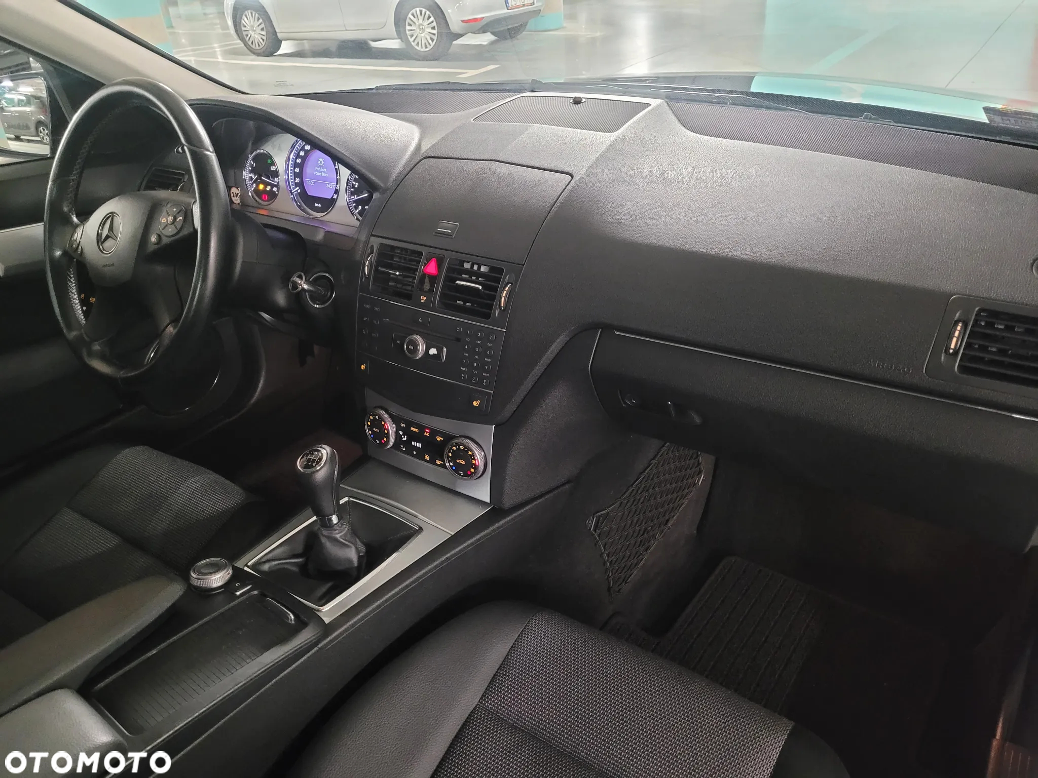 Mercedes-Benz Klasa C 180 Kompressor BlueEFFICIENCY Avantgarde - 8