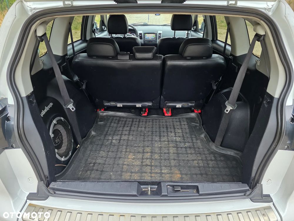 Mitsubishi Outlander 2.2 DID Instyle NAVI EU5 TC-SST - 11