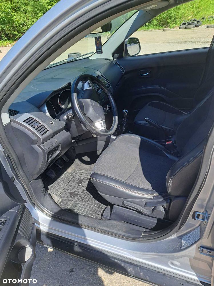 Peugeot 4007 - 8