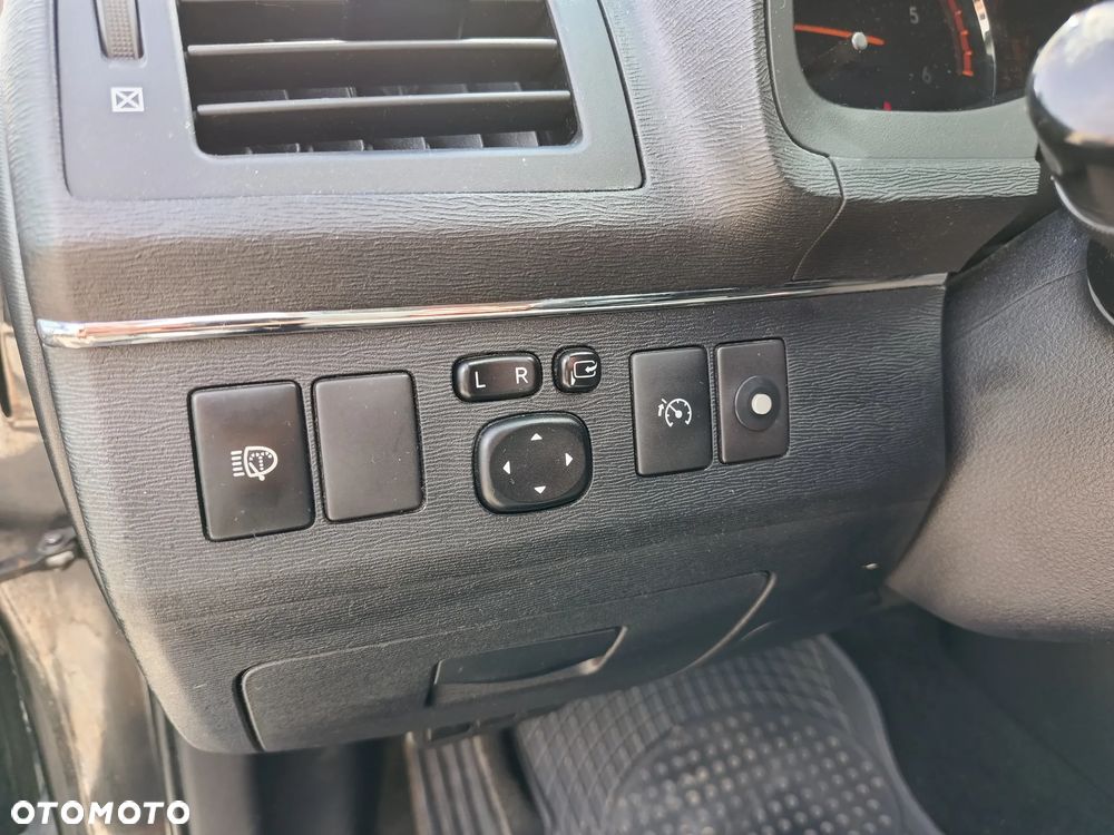 Toyota Avensis - 31
