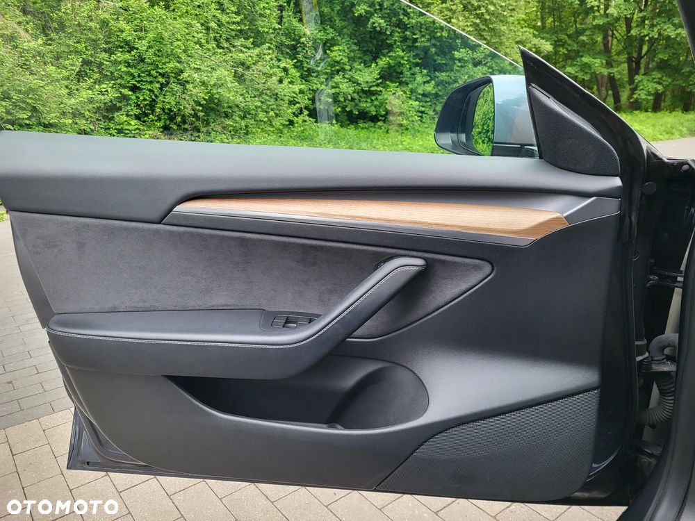 Tesla Model 3 - 16