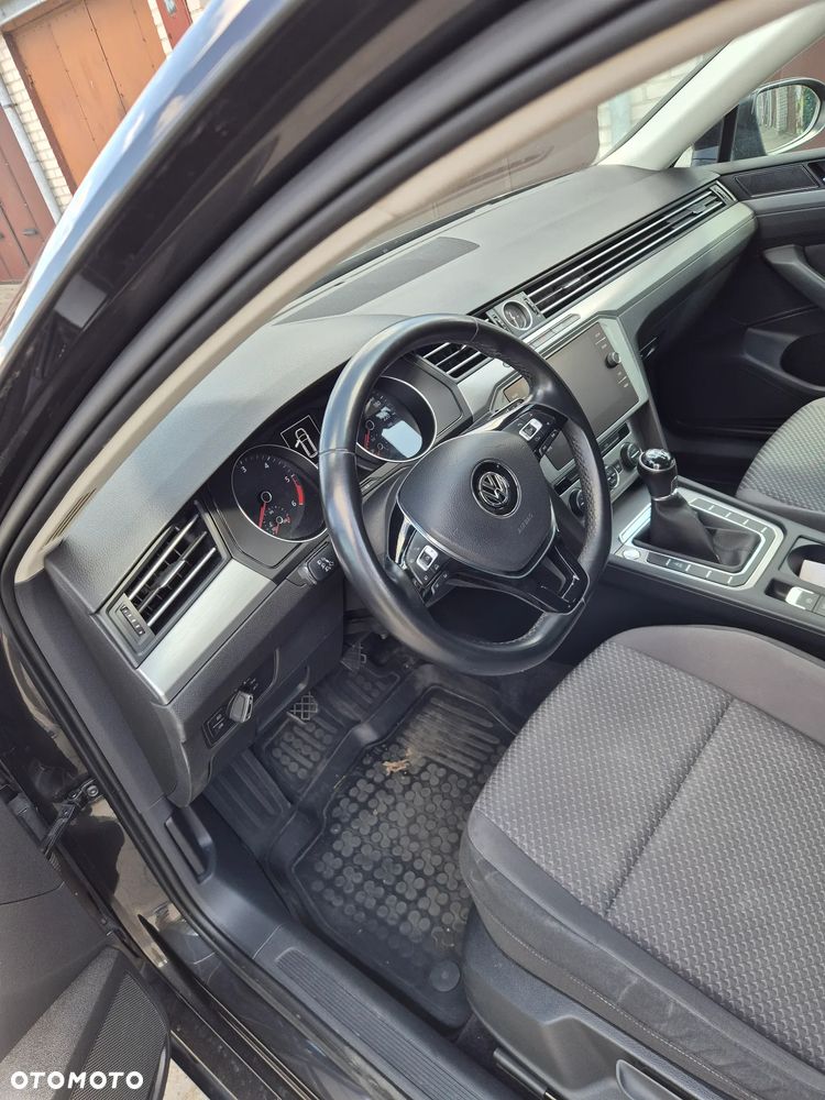 Volkswagen Passat 2.0 TDI BMT Trendline - 26