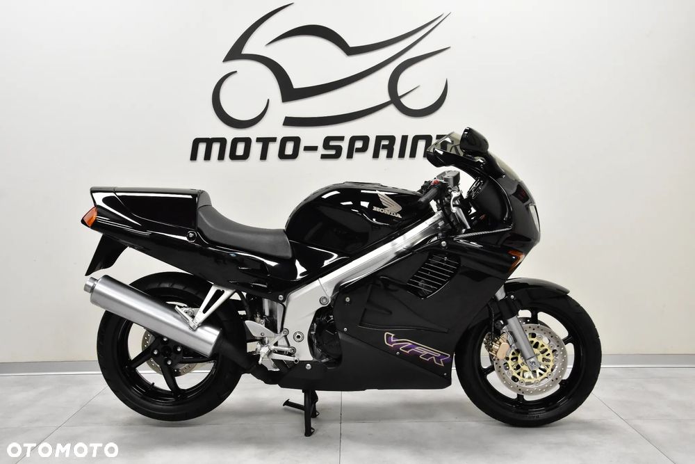 Honda VFR - 1