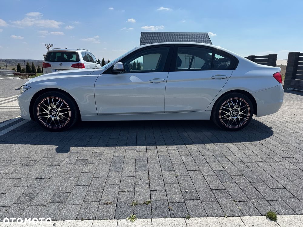 BMW Seria 3 318d DPF - 14