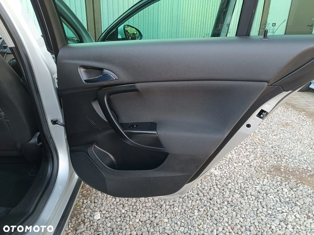 Opel Insignia 1.6 Turbo Design Edition - 27