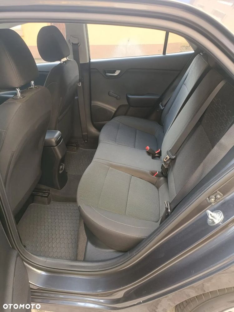 Kia Rio 1.4 L - 10