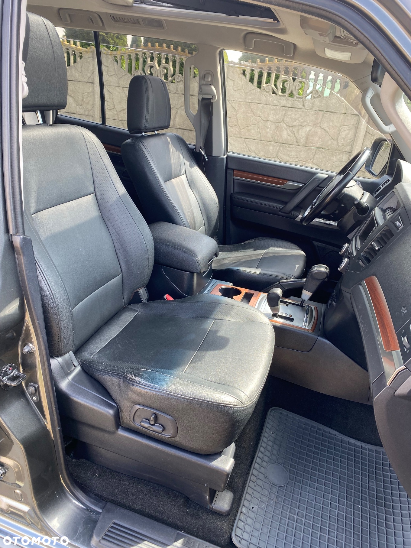Mitsubishi Pajero - 28