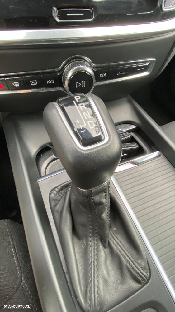 Volvo V60 2.0 D3 Momentum Plus Geartronic - 45