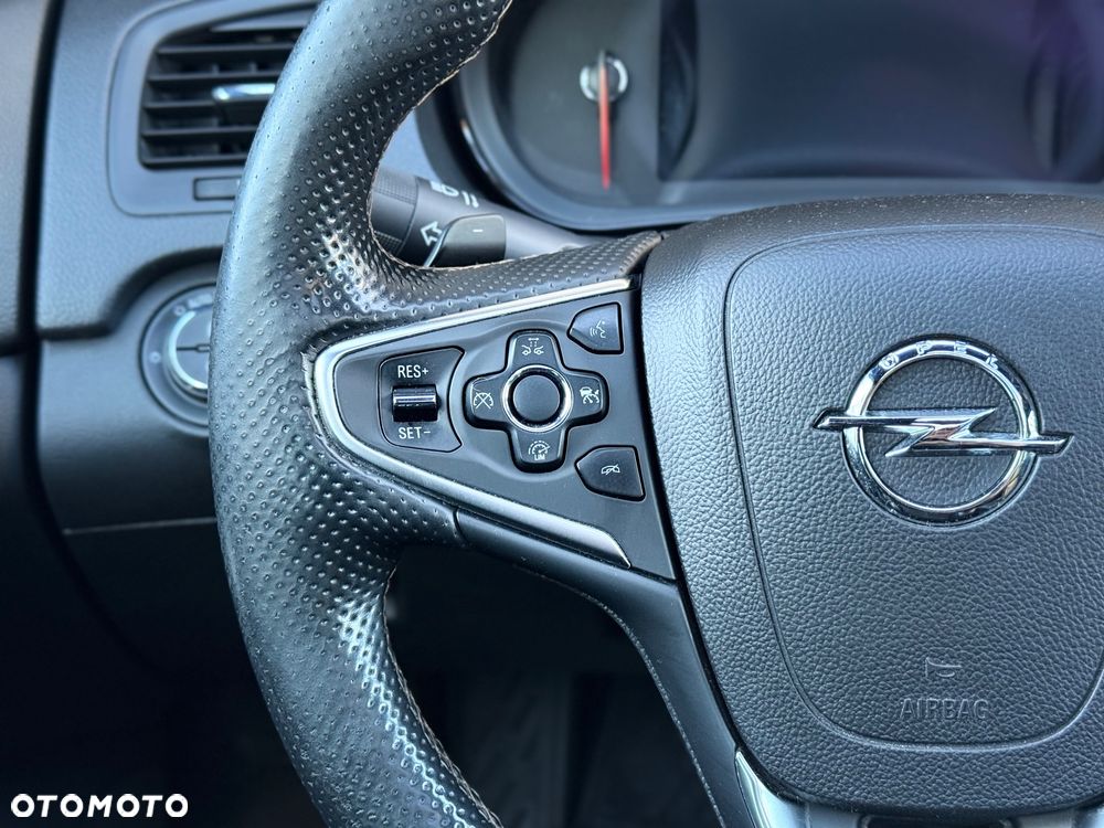 Opel Insignia - 16