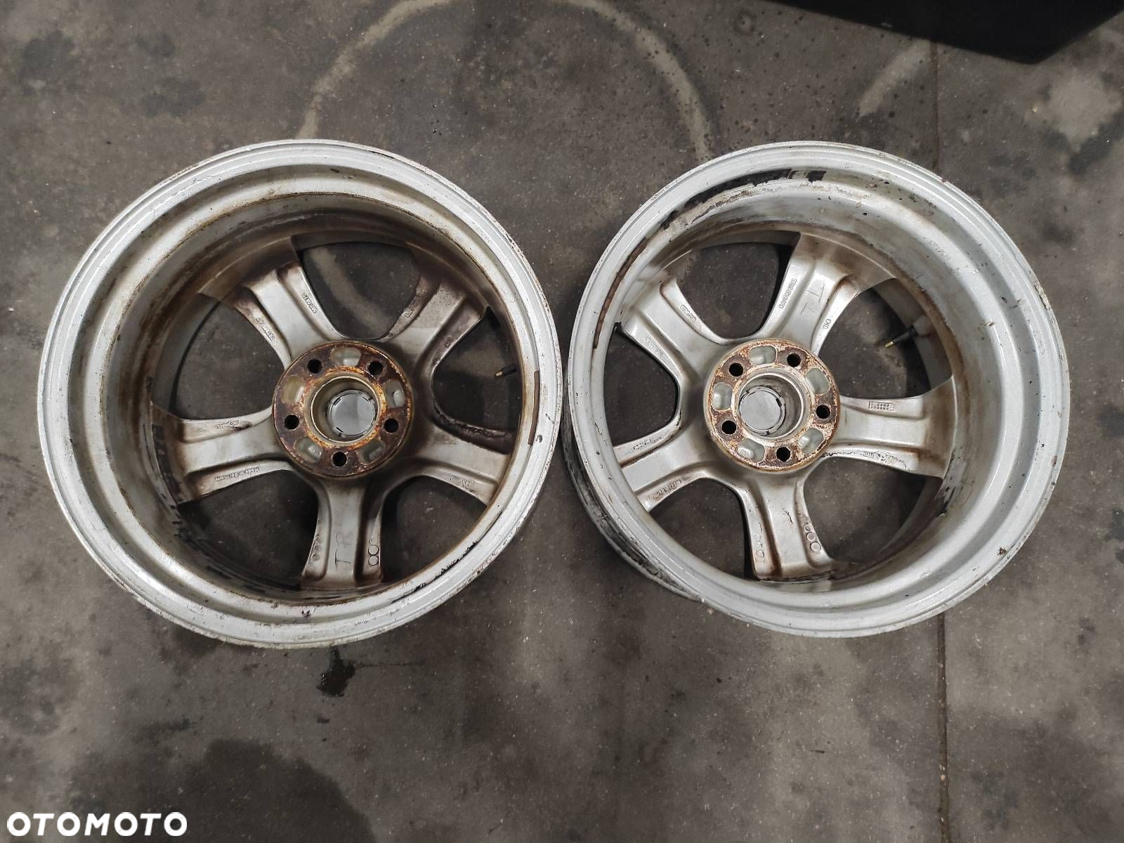 FELGA ALUMINIOWA 8JX17 ET35 5X112 PASSAT B5 - 5