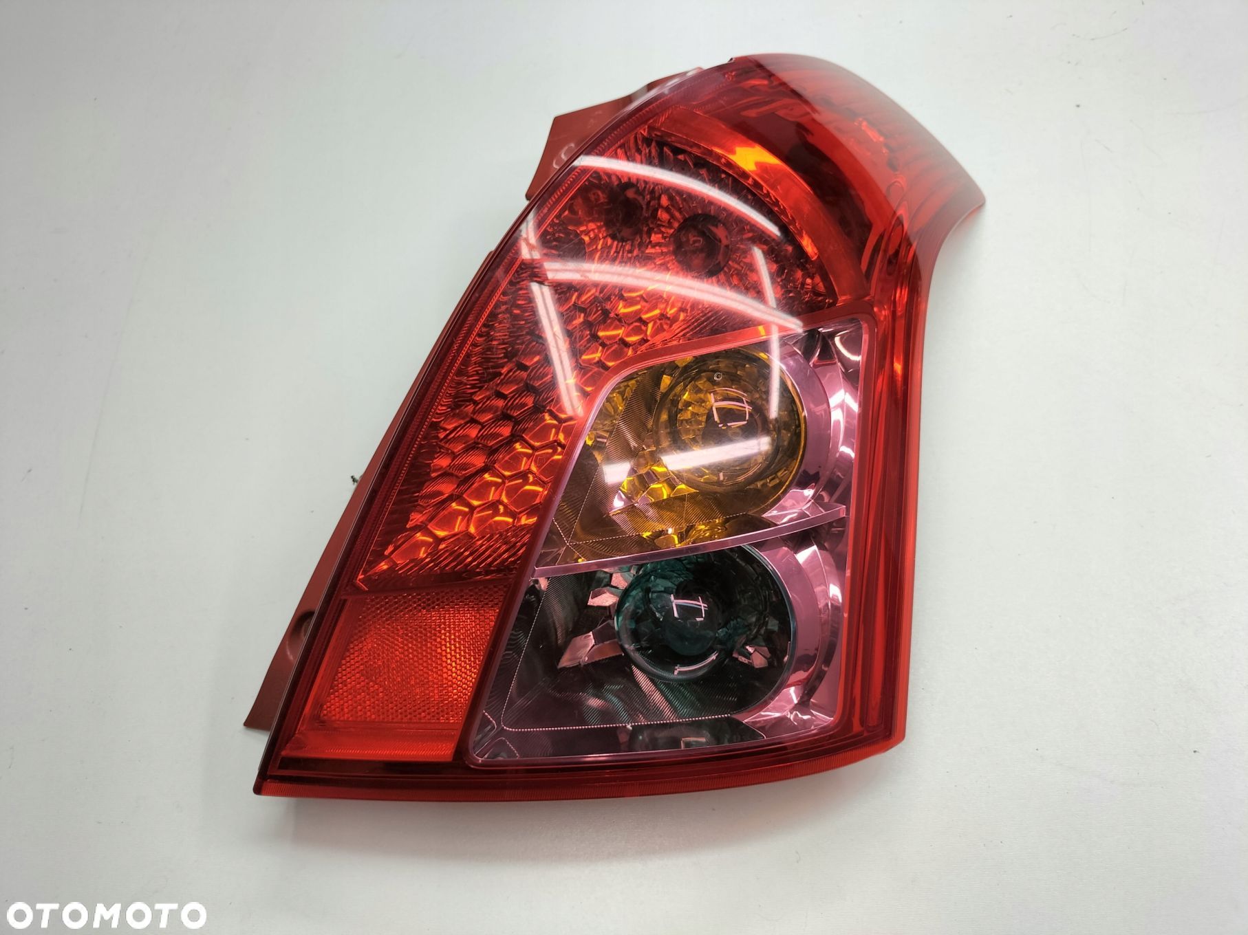 SUZUKI SWIFT MK6 LAMPA PRAWA TYLNA PRAWY TYŁ LIFT ORYGINAŁ - 1