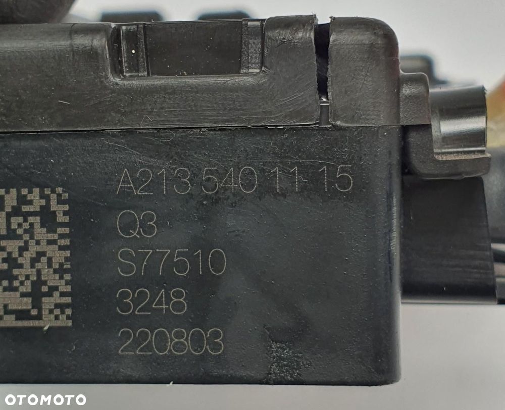 SKRZYNKA BEZPIECZNIKÓW ROZDZIELACZ NAPIĘCIA MERCEDES W213 A2135401115 - 4