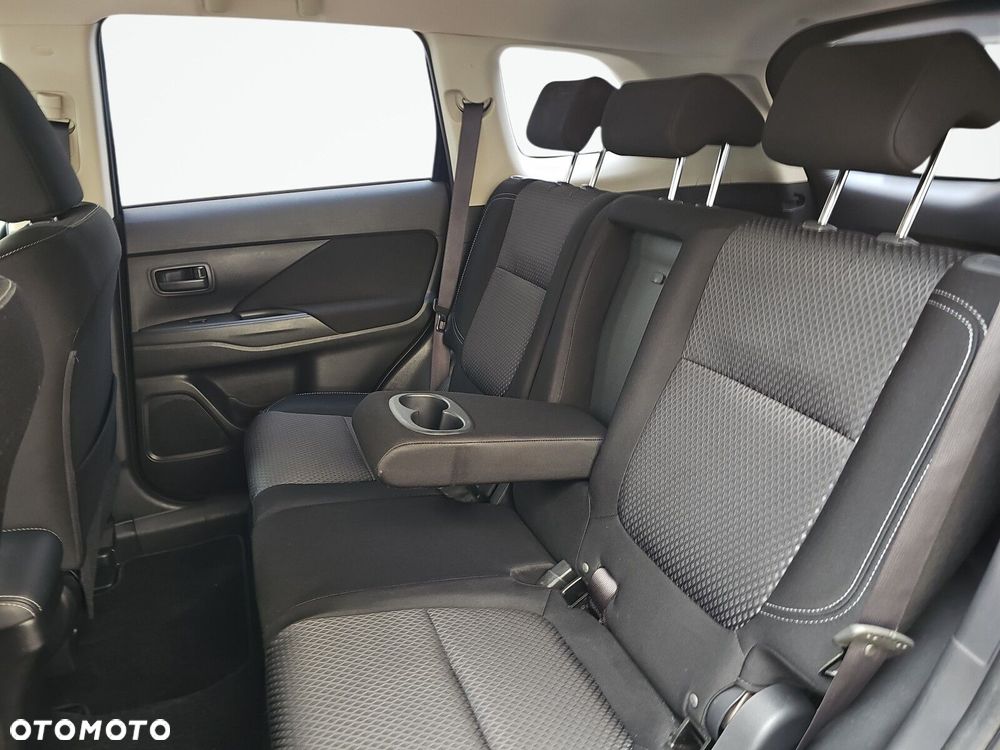 Mitsubishi Outlander - 25