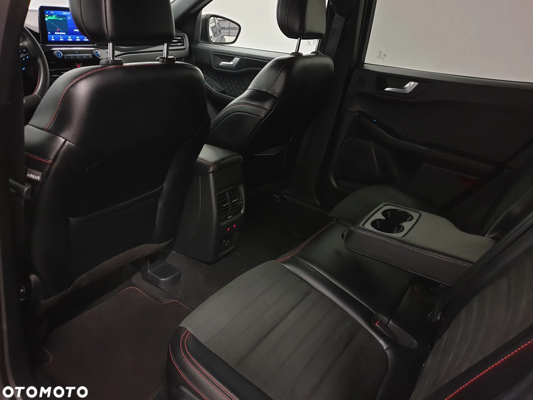 Ford Kuga 2.0 EcoBlue Hybrid ST-LINE X - 27