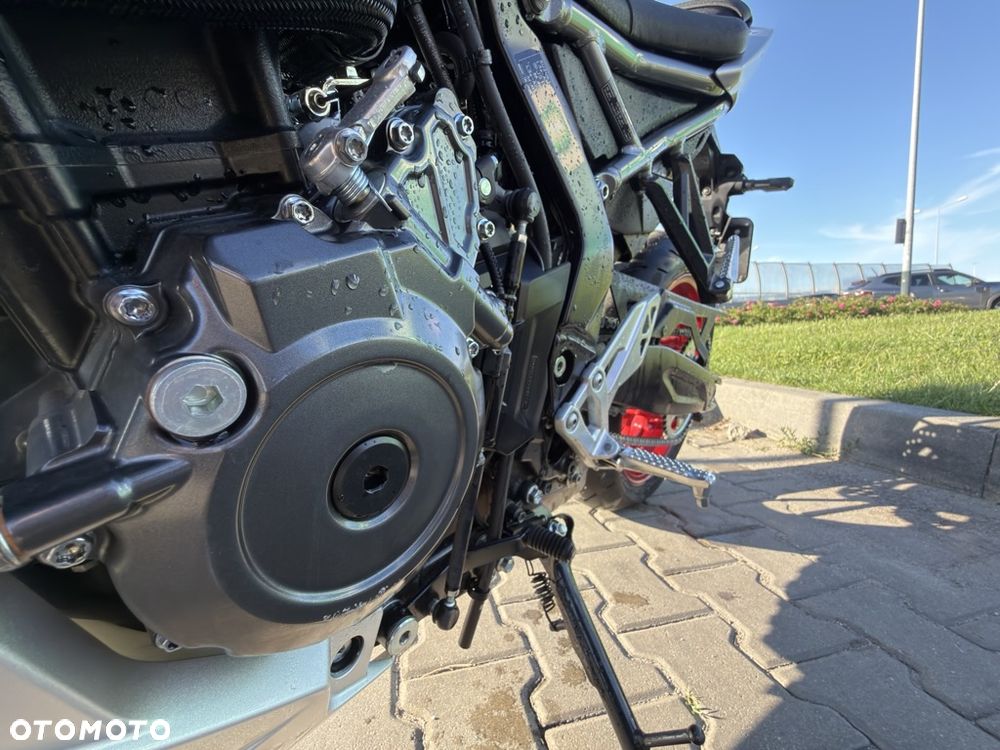 Suzuki GSX - 12
