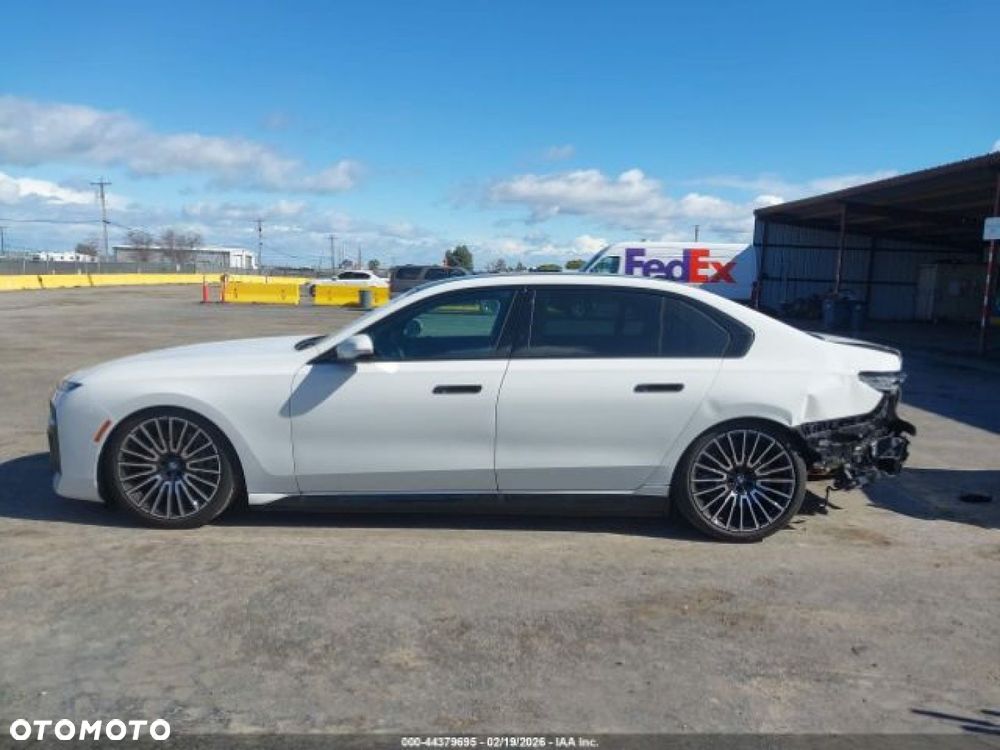 BMW i7 - 6