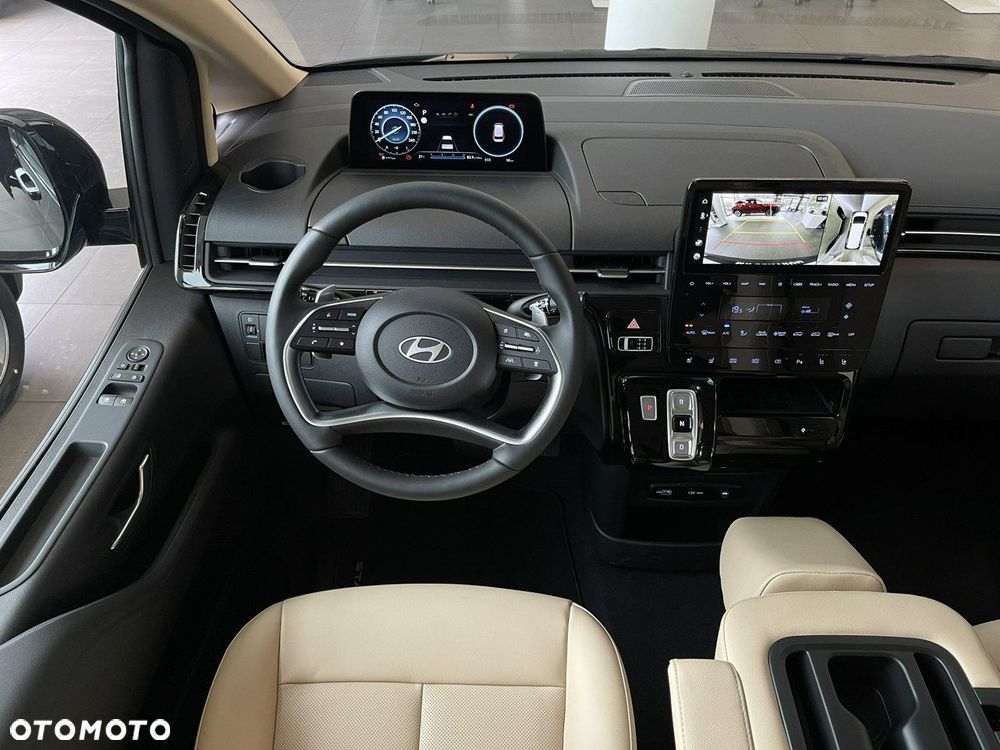 Hyundai Staria - 2