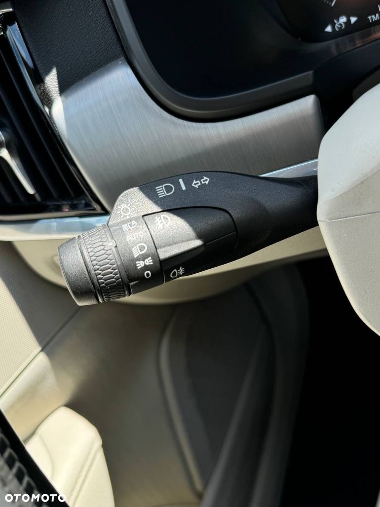 Volvo V90 D3 Momentum Pro - 24