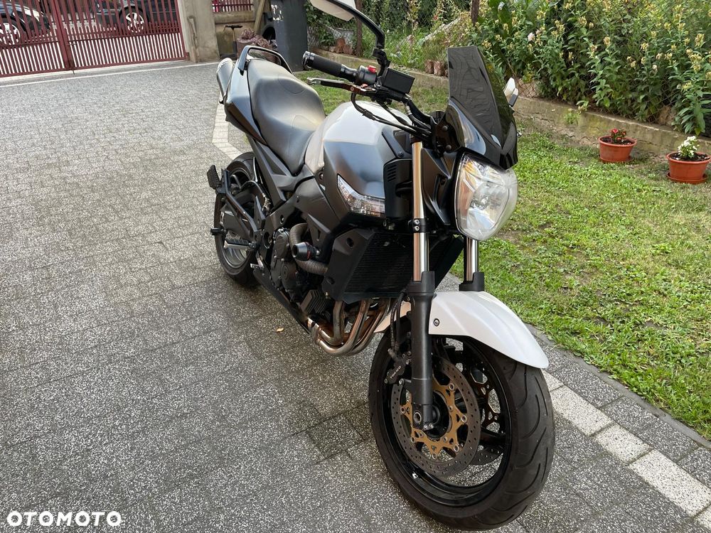 Suzuki GSR - 9