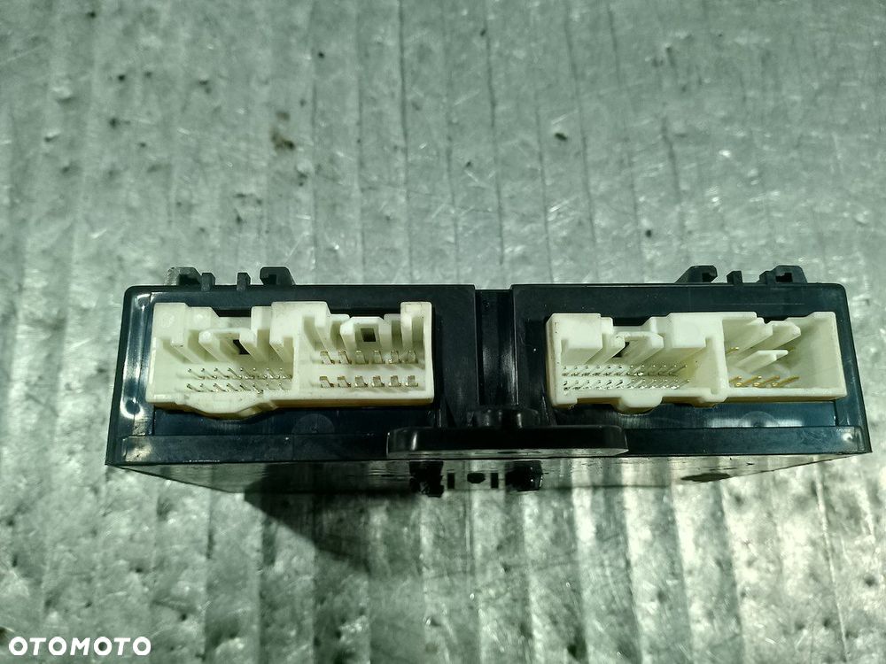 MODUŁ BCM MAZDA 5 ( 05-10 ) 67560B 2.0 D  RF7 - 4