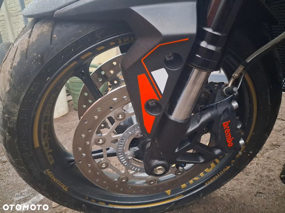 Triumph Street Triple - 22