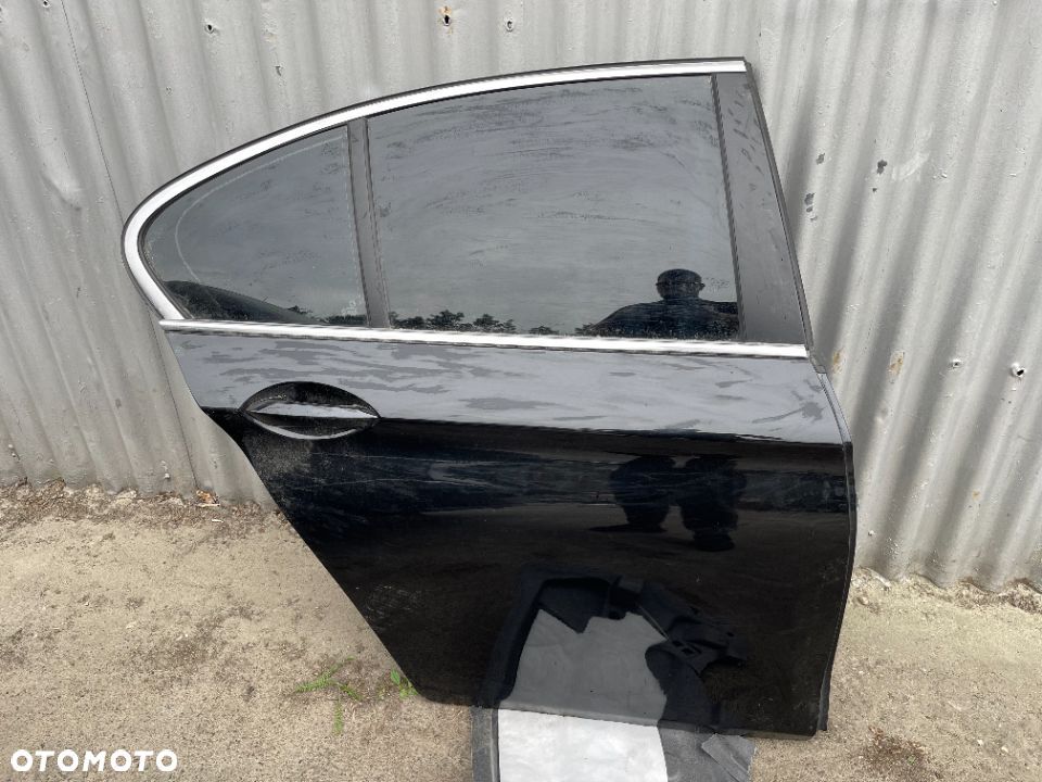 Drzwi tylne prawe uszczkodzone Bmw f10 Black Sapphire 475 - 1