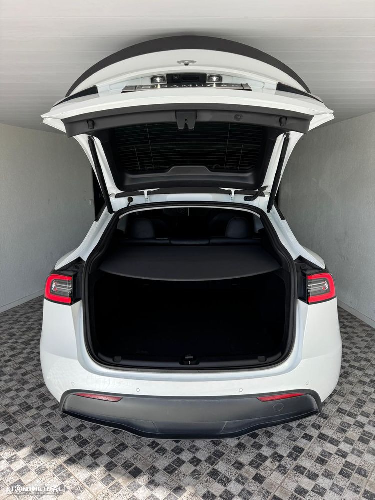 Tesla Model Y Performance Dual Motor AWD - 13