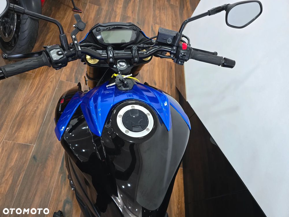 Suzuki GSX - 13