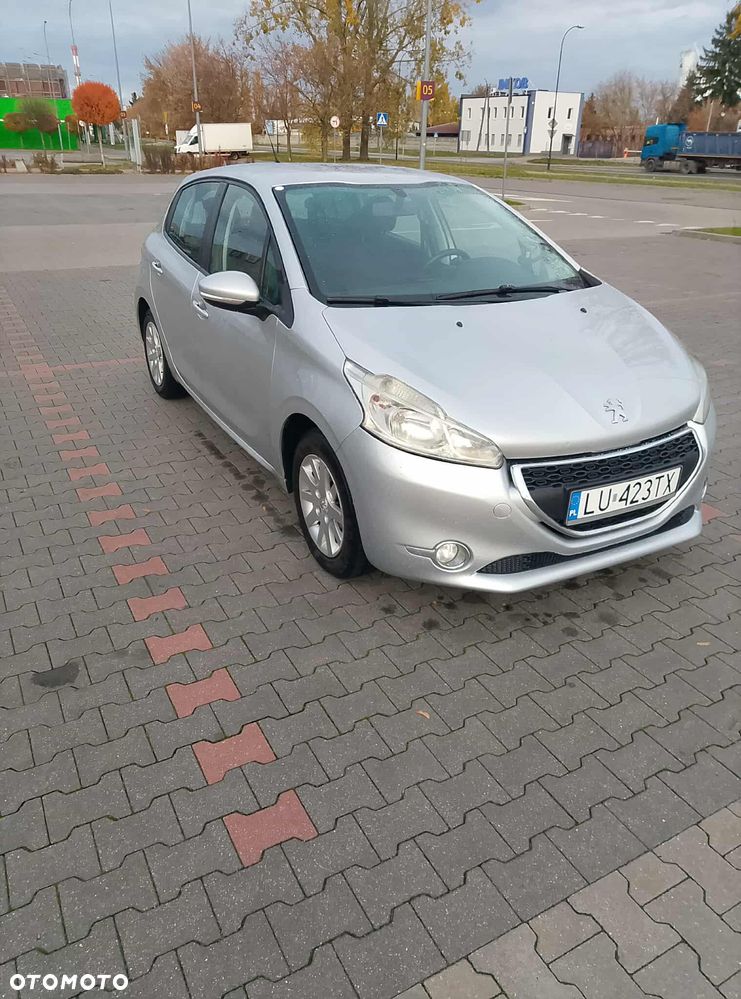 Peugeot 208 - 5